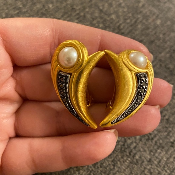 Judith Jack Art Deco Satin Gold Marcasite and Pearl Vintage Clip on Earrings - Picture 1 of 8